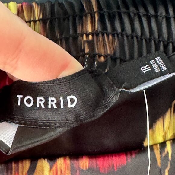 Torrid Black Floral Wide Leg Pants - Picture 6 of 6